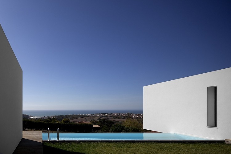 U House by Jorge Graca Costa
