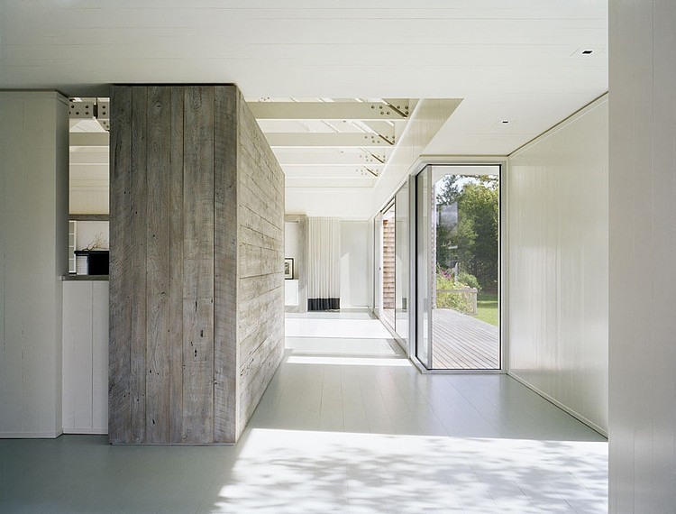 Lake House by Robert Young Architects