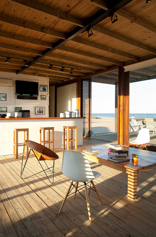 Beach House by Martin Gomez Arquitectos