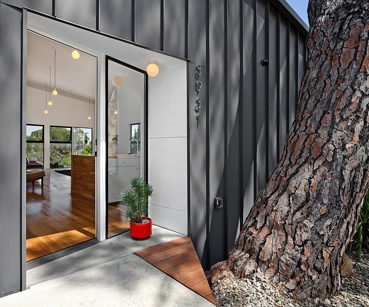 Big and Small House by Anonymous Architects