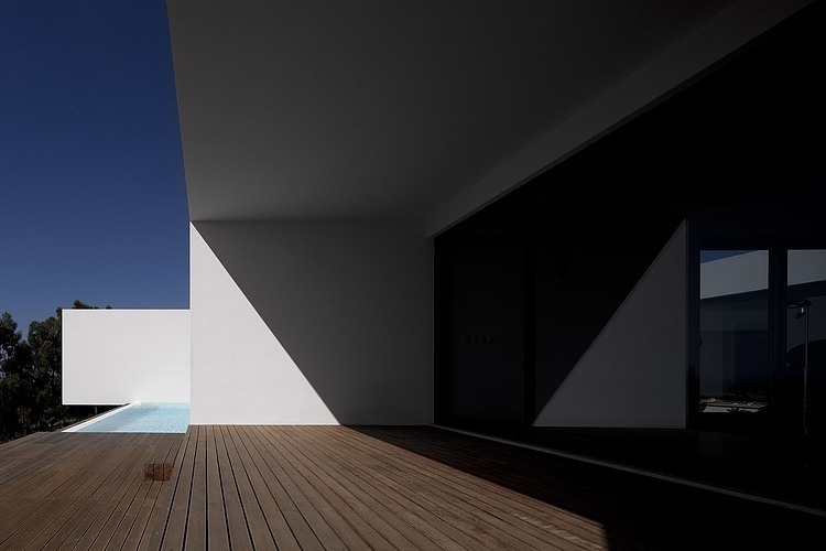 U House by Jorge Graca Costa