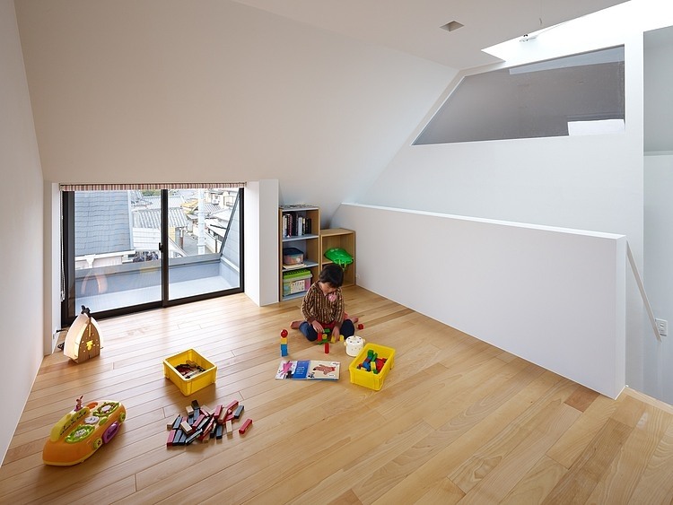 House at Kawachi-Matsubara by Fujiwaramuro Architects