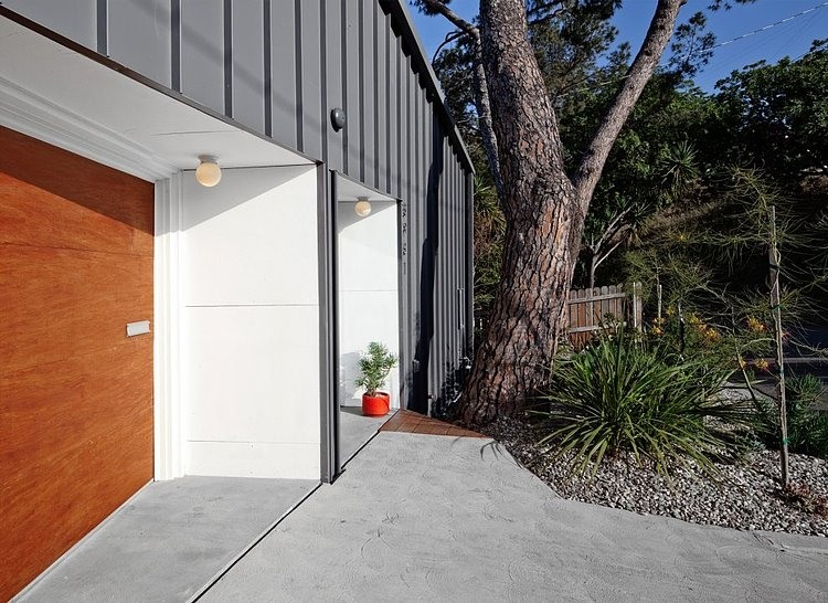 Big and Small House by Anonymous Architects