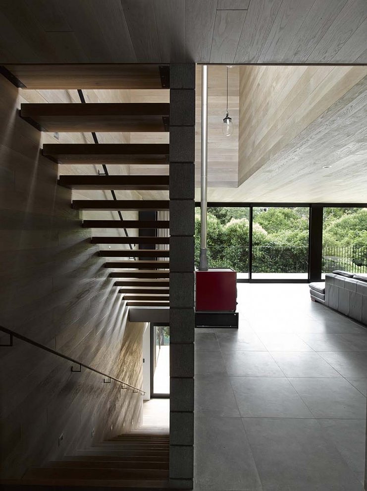 Waiatarua House by Hamish Monk Architecture