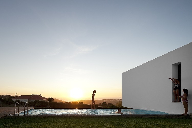 U House by Jorge Graca Costa