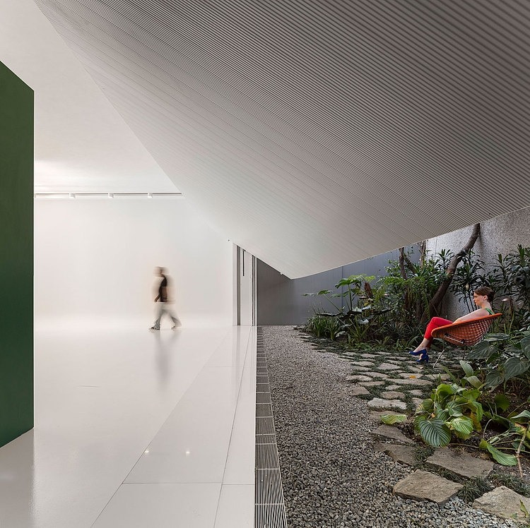 Studio R by Studio MK27