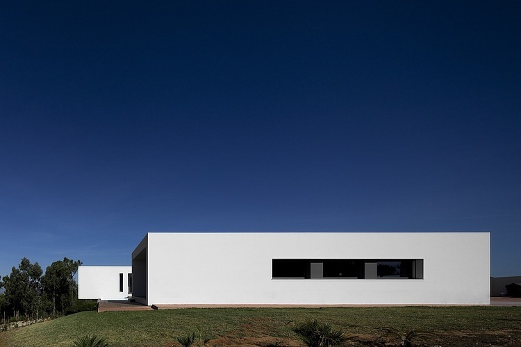 U House by Jorge Graca Costa
