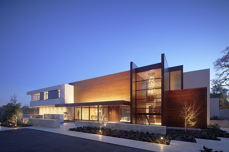 Modern Peninsula Estate by Lencioni Construction