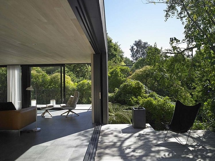 Waiatarua House by Hamish Monk Architecture