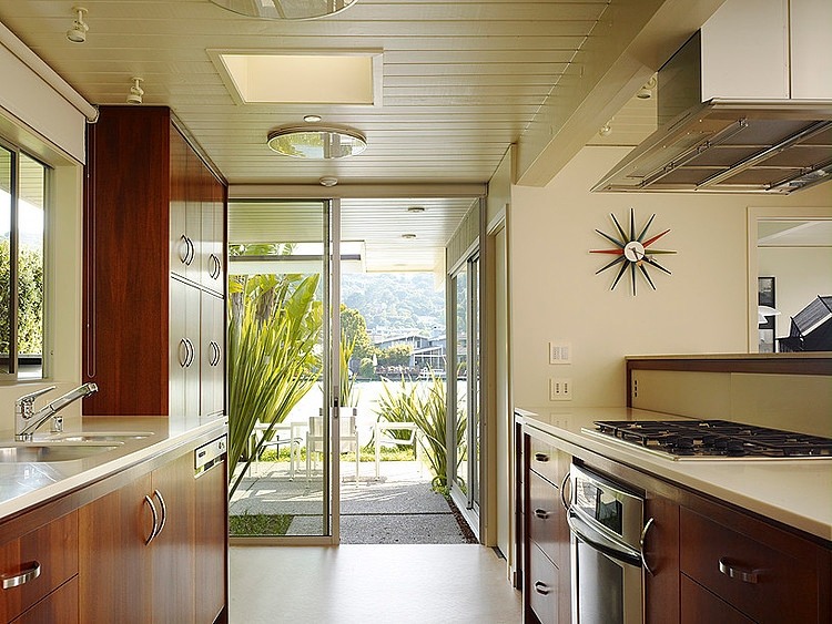 Lagoon House by Gary Hutton
