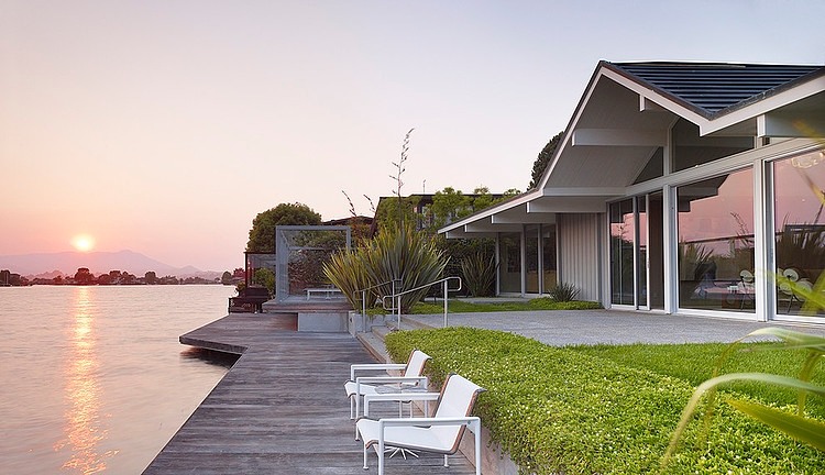 Lagoon House by Gary Hutton