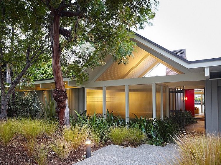 Lagoon House by Gary Hutton