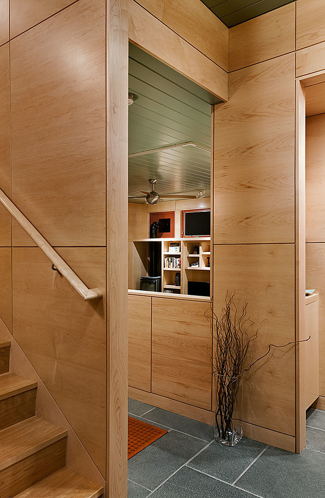 Modern Guest House by Odell Construction