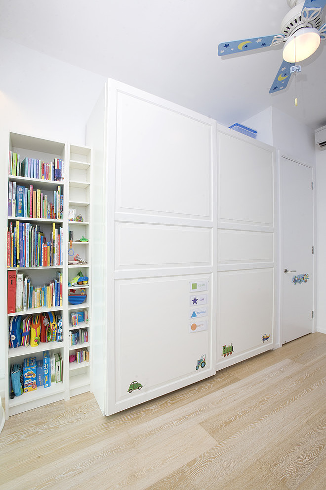 Hong Kong Apartment by Clifton Leung