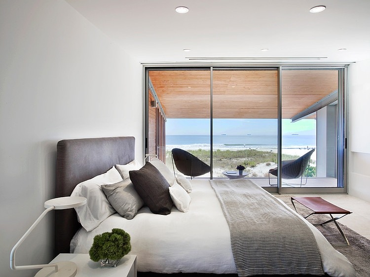 Long Island Beach House by West Chin Architect