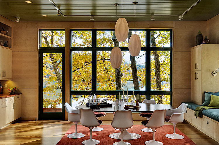 Modern Guest House by Odell Construction