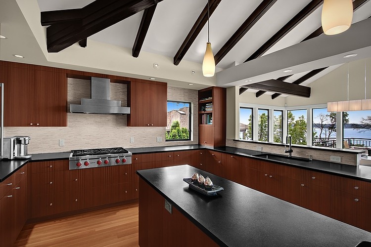 Magnolia Residence by Logan's Hammer Building & Renovation