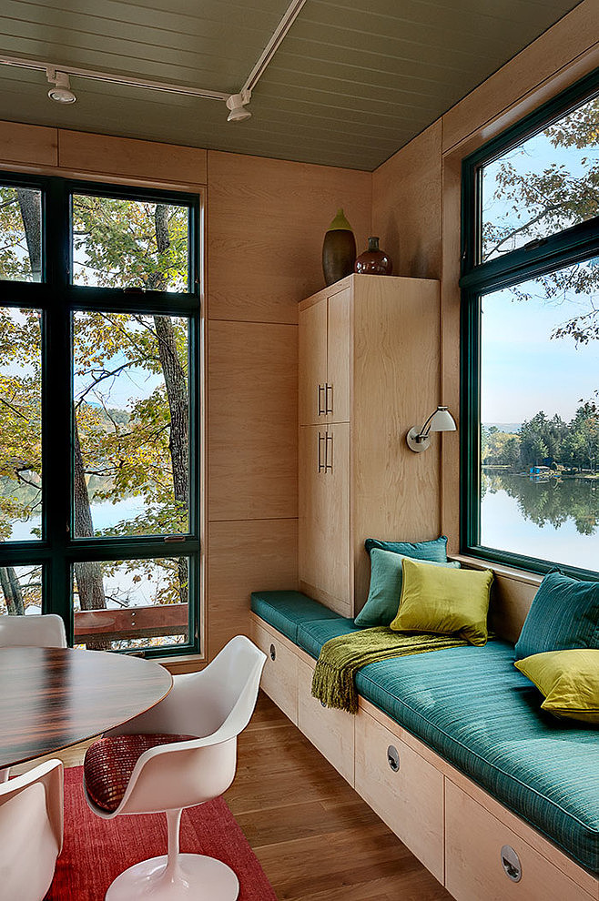 Modern Guest House by Odell Construction