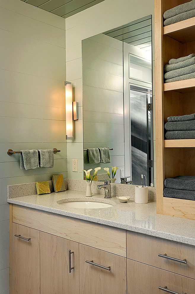 Modern Guest House by Odell Construction
