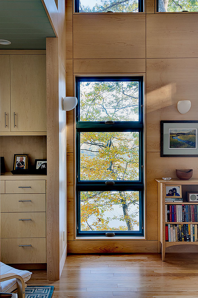Modern Guest House by Odell Construction
