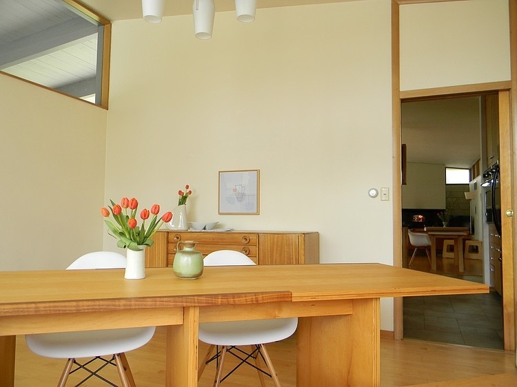 Rural Mid-Century Residence by James Cowan