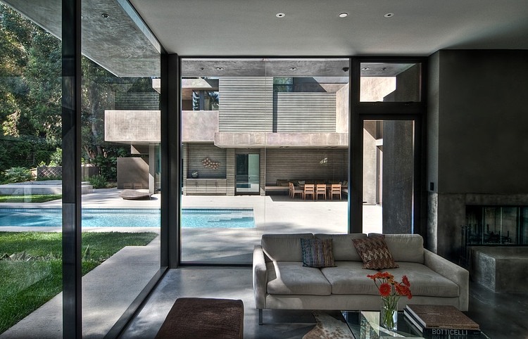 Santa Monica Residence by Chu+Gooding Architects