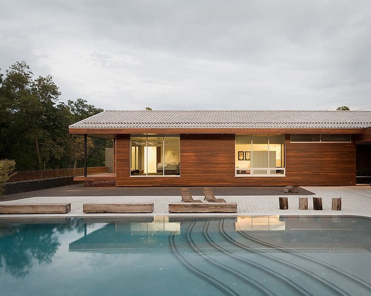 Curved House by Hufft Projects