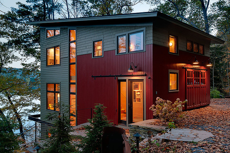 Modern Guest House by Odell Construction