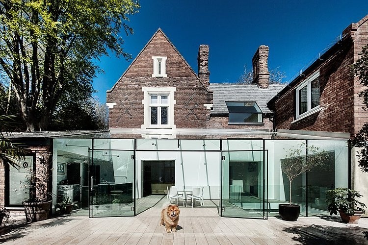 The Glass House by AR Design Studio