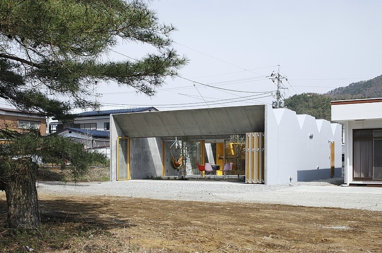 Outside In by Takeshi Hosaka Architects