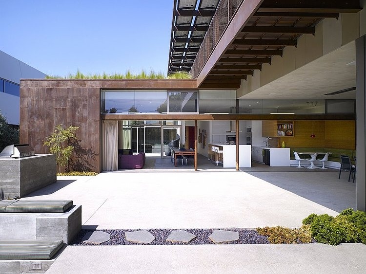 Yin-Yang House by Brooks + Scarpa Architects