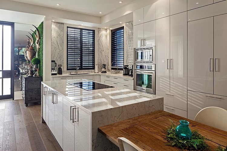 1095 Royal York Residence by R. H. Carter Architects