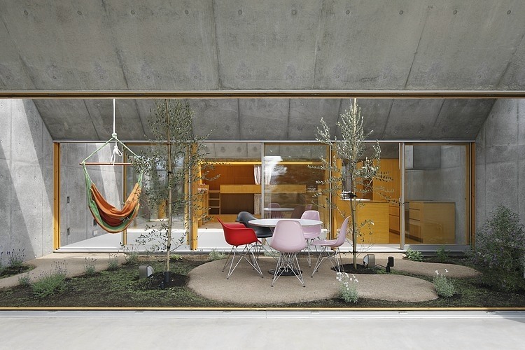 Outside In by Takeshi Hosaka Architects