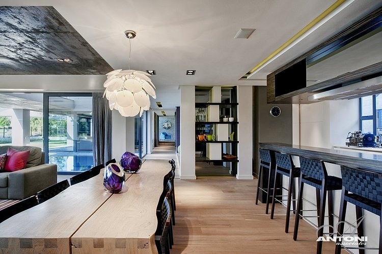 Pearl Valley 276 by Antoni Associates