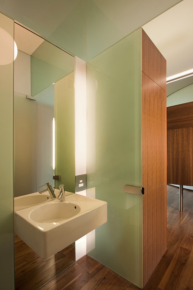 Uptown Penthouse by ALTUS Architecture + Design