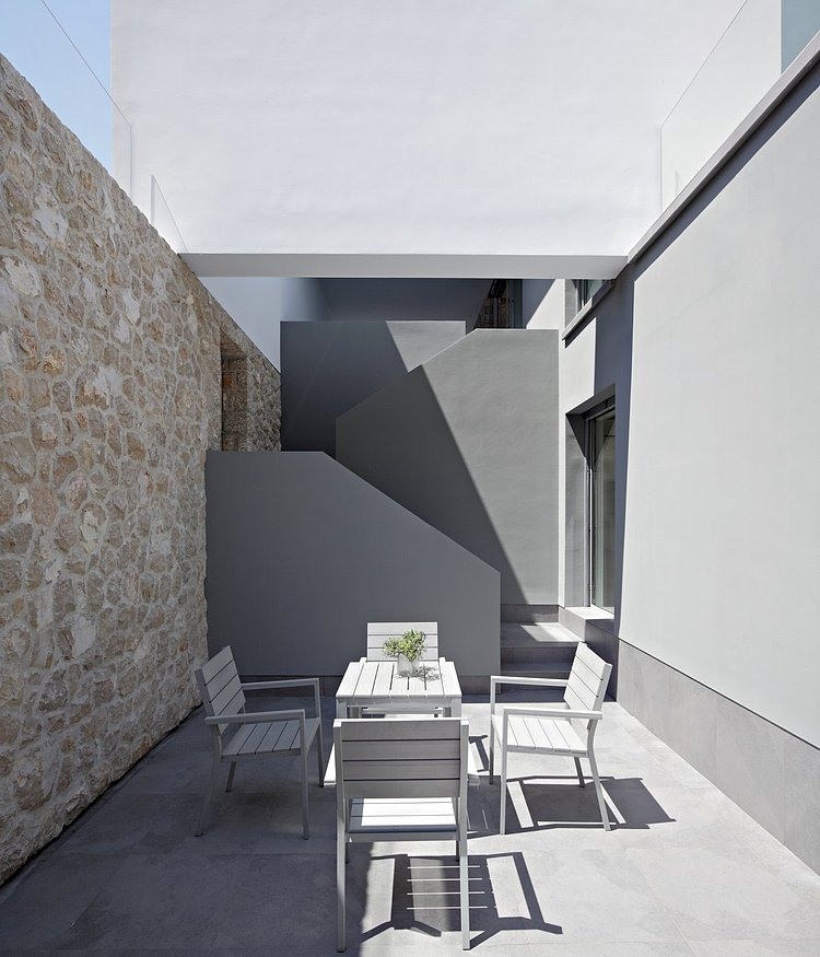 Krk Island Residence by DVA Arhitekta