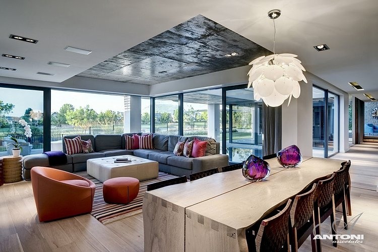 Pearl Valley 276 by Antoni Associates
