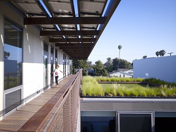 Yin-Yang House by Brooks + Scarpa Architects