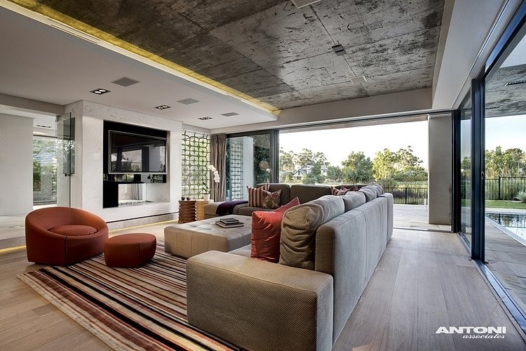 Pearl Valley 276 by Antoni Associates