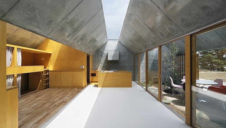 Outside In by Takeshi Hosaka Architects