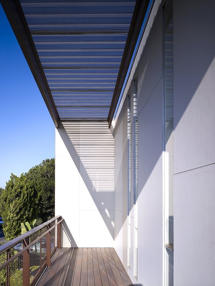 Yin-Yang House by Brooks + Scarpa Architects