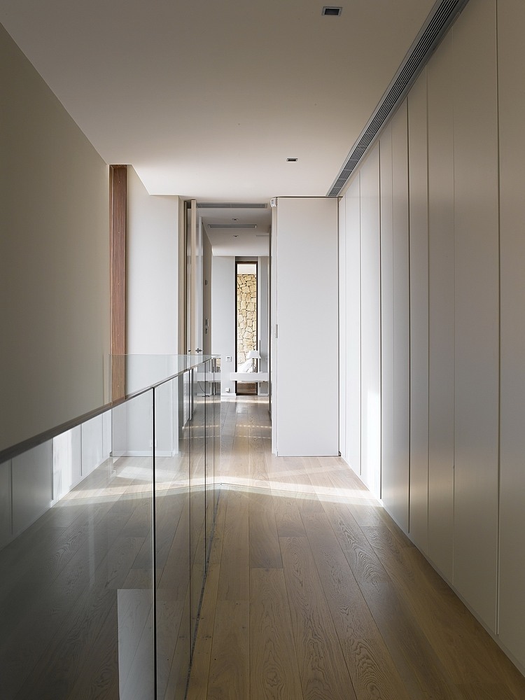 House In Monasterios by Ramon Esteve Estudio