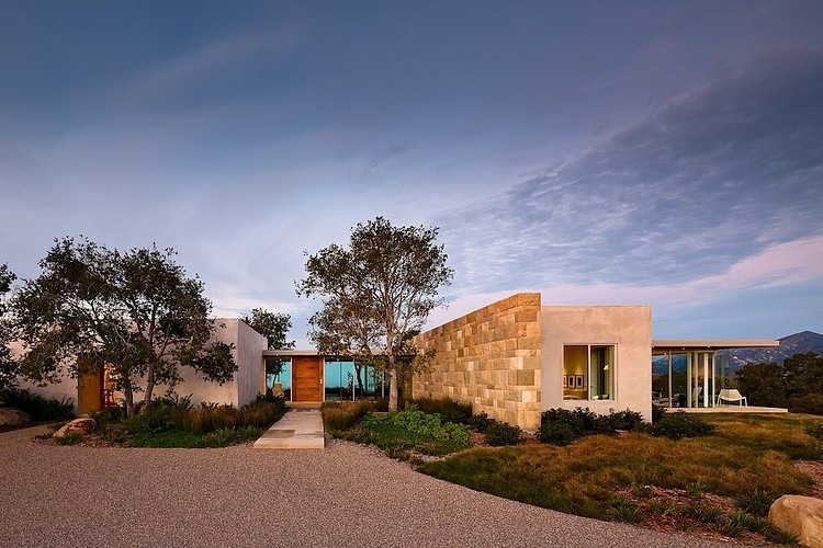 Carpinteria Foothills Residence by Neumann Mendro Andrulaitis