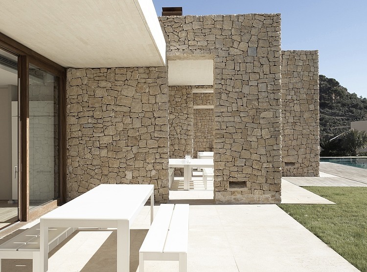 House In Monasterios by Ramon Esteve Estudio