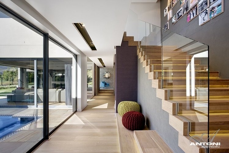 Pearl Valley 276 by Antoni Associates