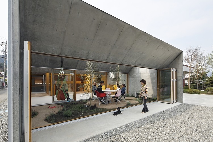 Outside In by Takeshi Hosaka Architects