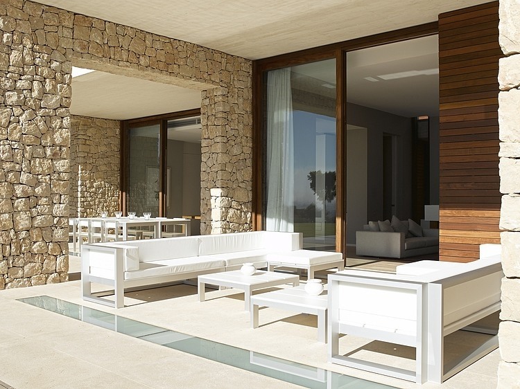 House In Monasterios by Ramon Esteve Estudio