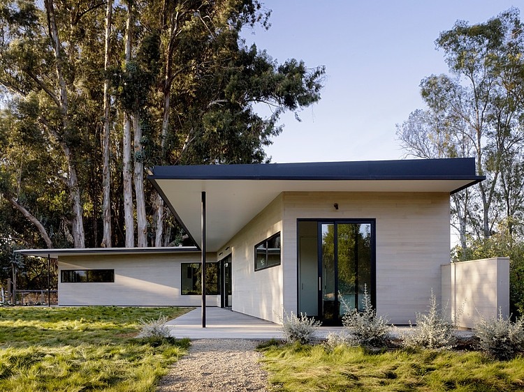 Hydeaway House by Schwartz and Architecture
