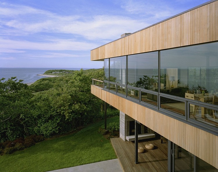 Bluff House by Robert Young Architects
