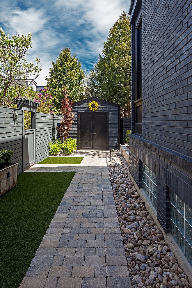 1095 Royal York Residence by R. H. Carter Architects